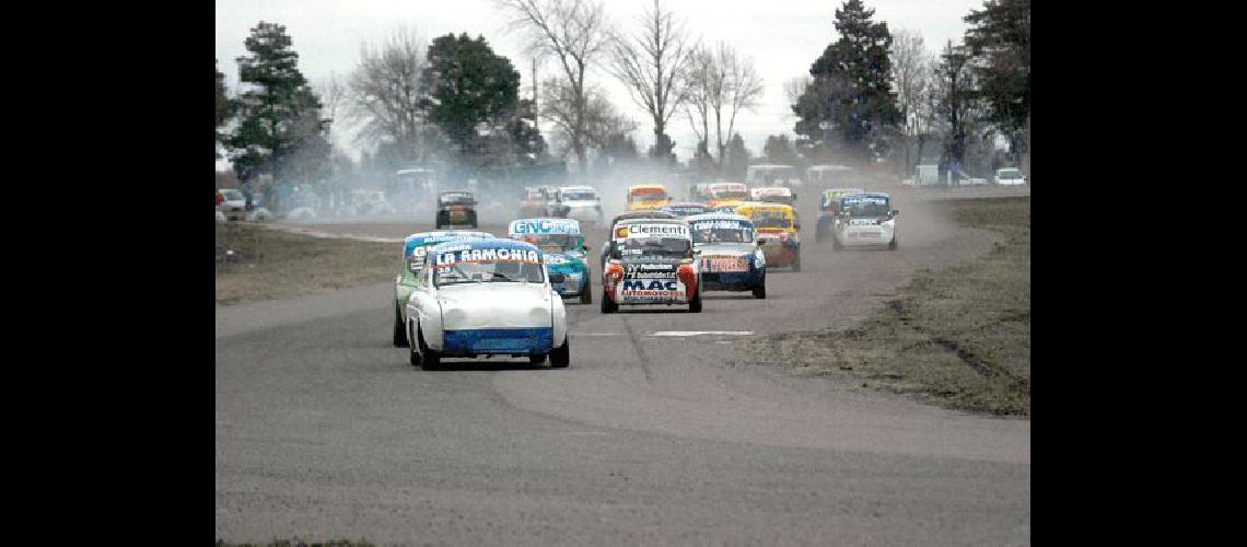 Walter GutiÃ©rrez adelante del pelotÃ³n El azuleÃ±o tuvo un auto tremendo y ganÃ³ cÃ³modo en La Bota Fotos Miguelangel 