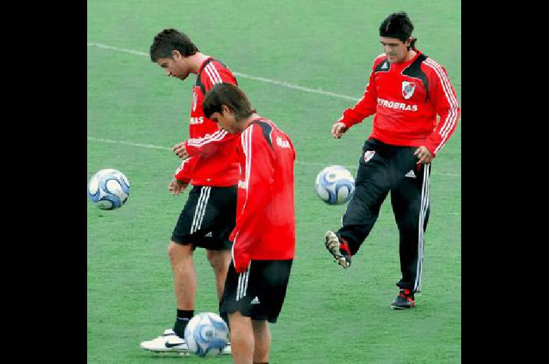 Ariel Ortega fue el primer futbolista en llegar al estadio Monumental DyN 