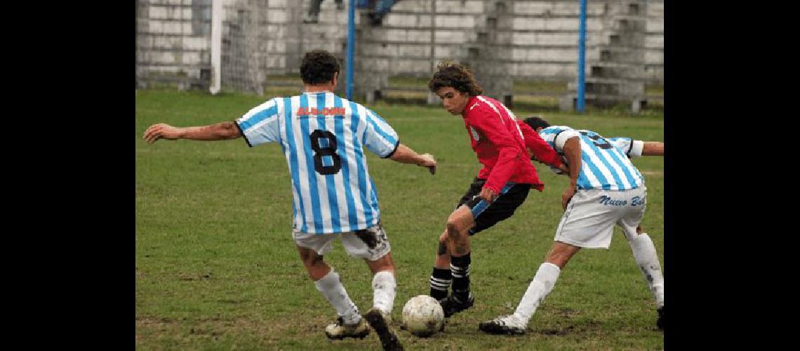 El equipo de CÃ©sar ArbÃ­o reciÃ©n pudo concretar en el segundo tiempo ante los azuleÃ±os Marcelo Kehler 