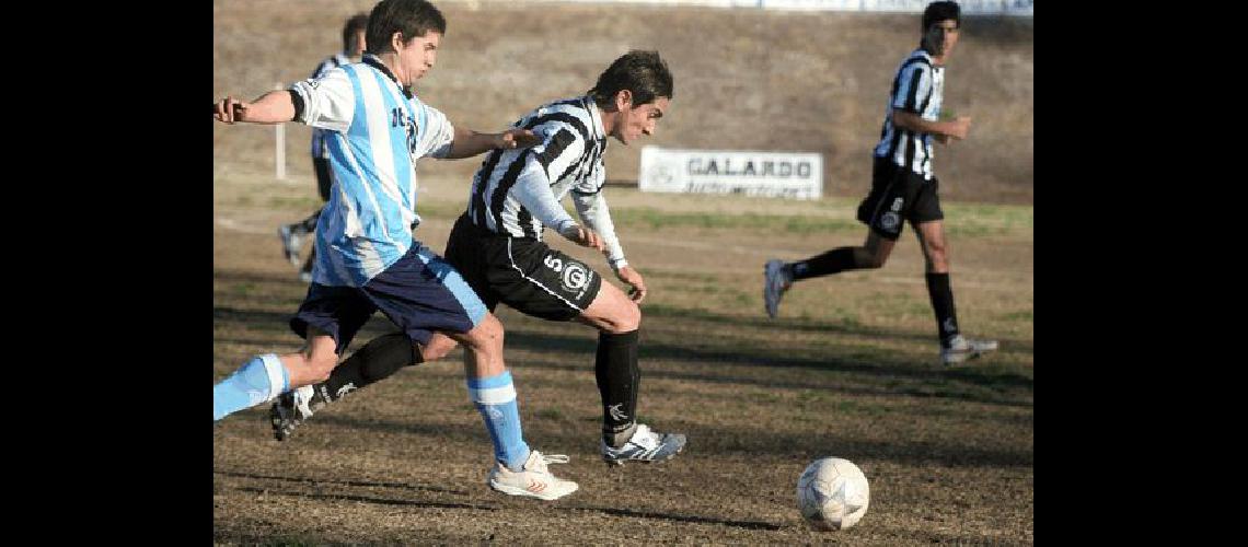 Racing de La Madrid le ganÃ³ a Estudiantes en el Parque Claudio MartÃ­nez