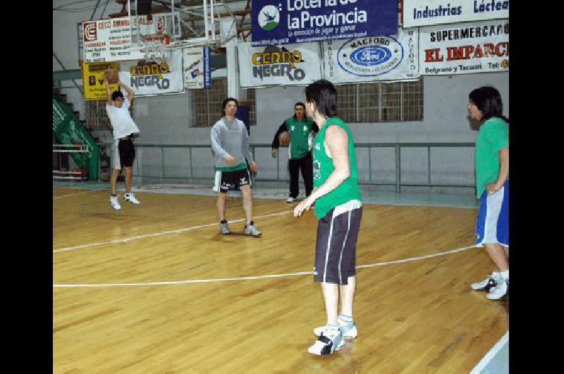 El equipo albiverde se entrena lunes miÃ©rcoles y viernes en el gimnasio Juan Manolio Carlos RamÃ­rez 