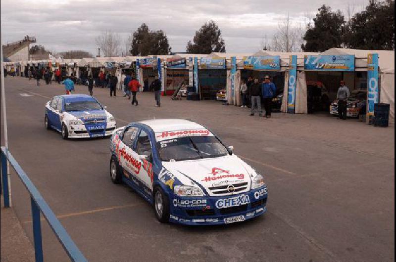 Bajo lluvia se disputÃ³ la jornada del TN en La Plata  Prensa 