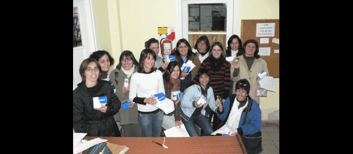 Las chicas docentes estarÃ�n comunicadas desde el campo 