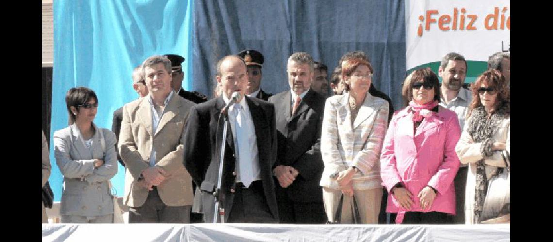 Fisher lejos de un discurso polÃ­tico instÃ³ a la uniÃ³n de los lapridenses 