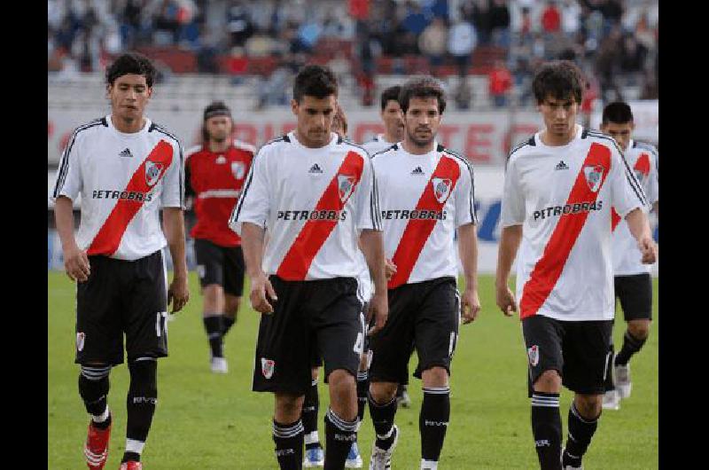 Las caras lo dicen todo River perdiÃ³ en el Monumental con VÃ©lez y profundizÃ³ su mal momento en el torneo Apertura DyN 