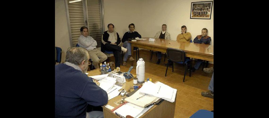 Los dirigentes del bÃsquetbol local se reunieron en Riobamba 2541 Carlos RamÃ­rez 