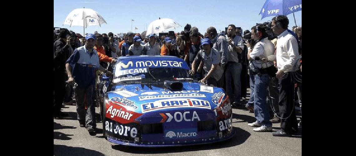 El Chevrolet de Ledesma llegÃ³ con una toma de aire negra Fotos Carlos RamÃ­rez 