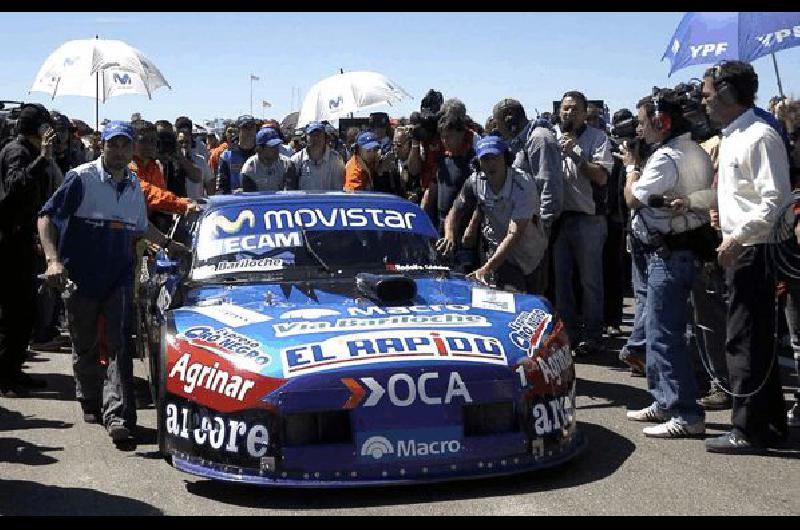 El Chevrolet de Ledesma llegÃ³ con una toma de aire negra Fotos Carlos RamÃ­rez 