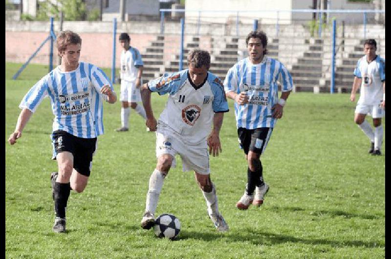 Carlos Arena anotÃ³ el segundo gol de Ferro Carril Sud y fue la figura de la cancha Claudio MartÃ­nez 