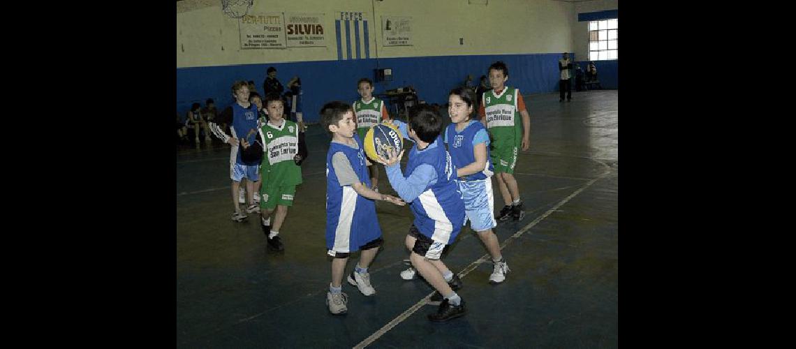 Ferro Carril Sud y Pueblo Nuevo jugaron en el recinto de los albicelestes Marcelo Kehler 