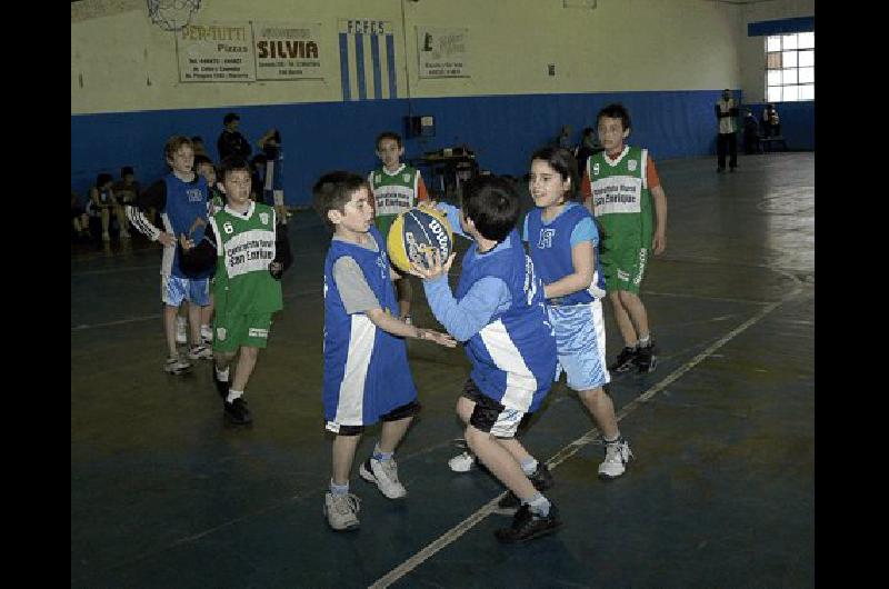 Ferro Carril Sud y Pueblo Nuevo jugaron en el recinto de los albicelestes Marcelo Kehler 