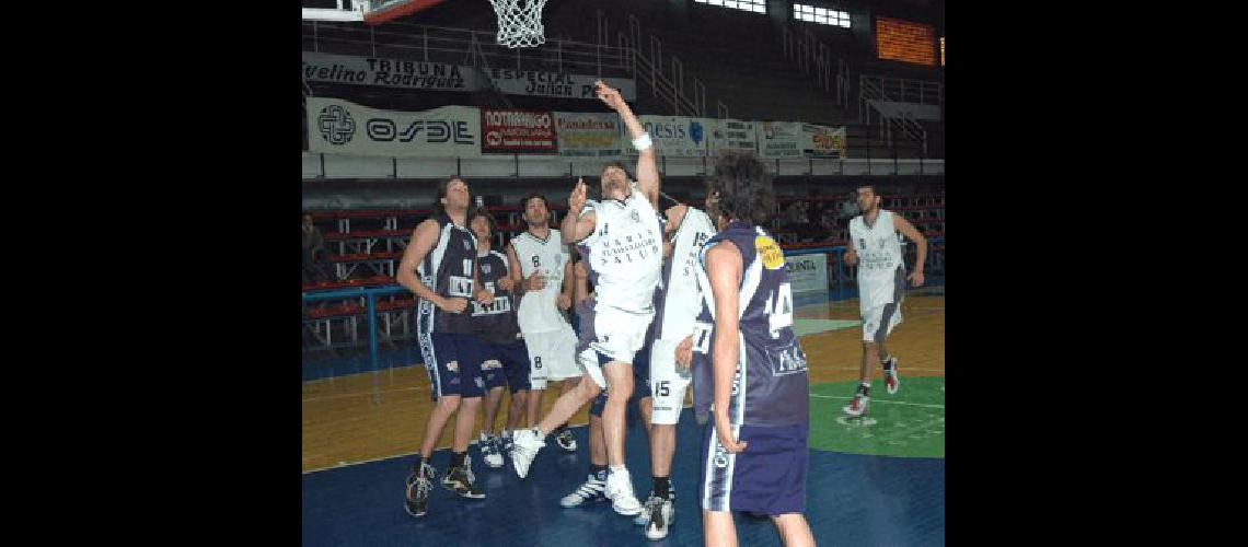 El equipo albinegro aplastÃ³ en la cuarta fecha a Rivadavia de Necochea por 93 a 62 Marcelo Kehler 