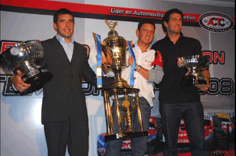 Juan Manuel Silva el campeÃ³n Guillermo Ortelli y Emanuel Moriatis fueron homenajeados por la ACTC Prensa ACTC 