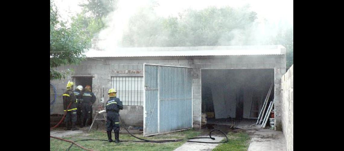 Los Bomberos acudieron de inmediato al lugar y evitaron pÃ©rdidas mayores 