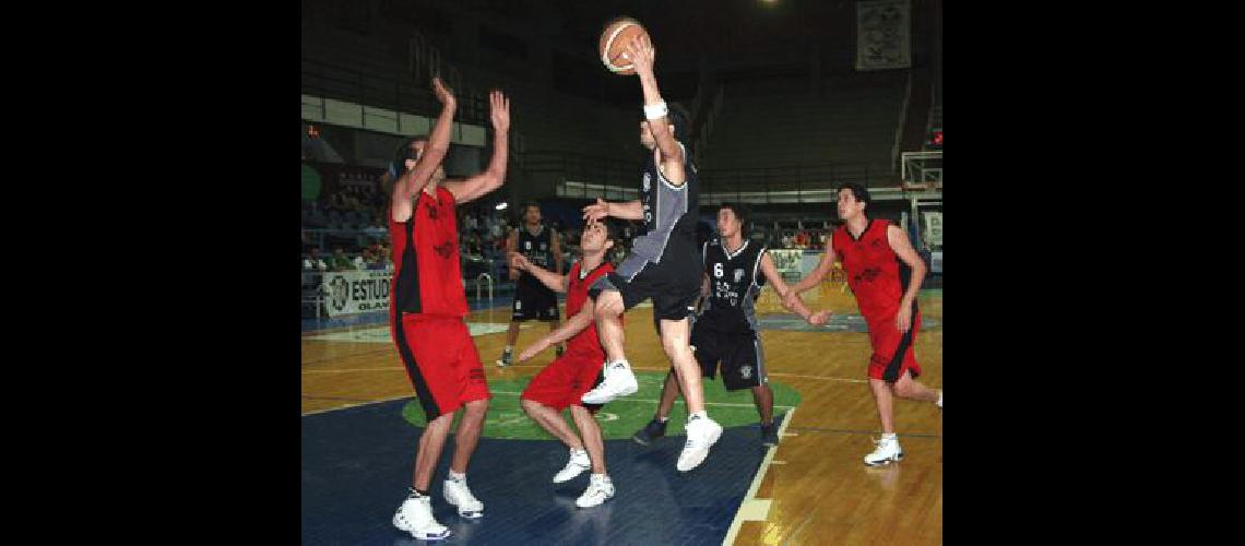 El equipo de Irineo Galli derrotÃ³ en la sÃ©ptima fecha a Argentino Junior en el Gran Gimnasio Claudio MartÃ­nez 