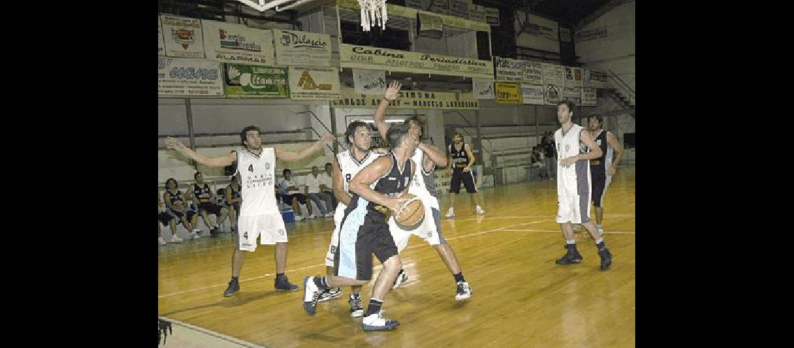 A segundo turno Estudiantes derrotÃ³ a Cavul de Lincoln en el gimnasio Juan Manolio Carlos RamÃ­rez 