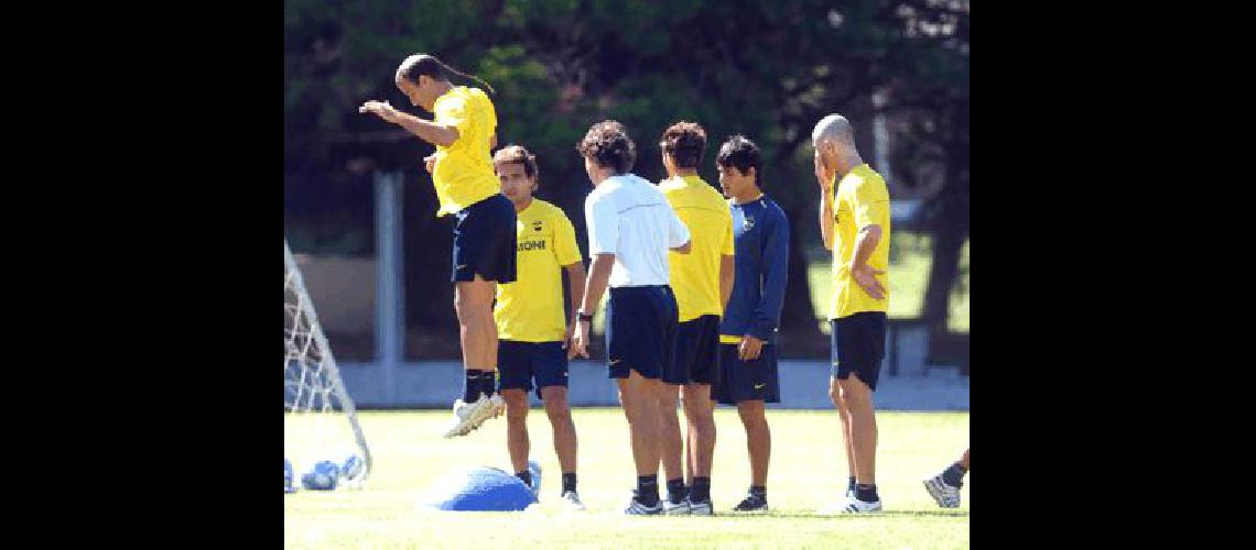 Boca entrena fuerte en Tandil mÃs pensando en los partidos en serio que en la Copa de Verano TÃ©lam 