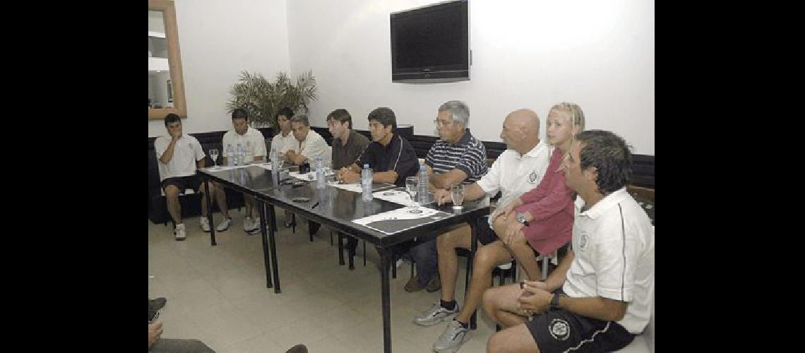 El renovado cuerpo tÃ©cnico del fÃºtbol bataraz fue presentado el viernes a la noche en una conferencia de prensa Carlos RamÃ­rez 