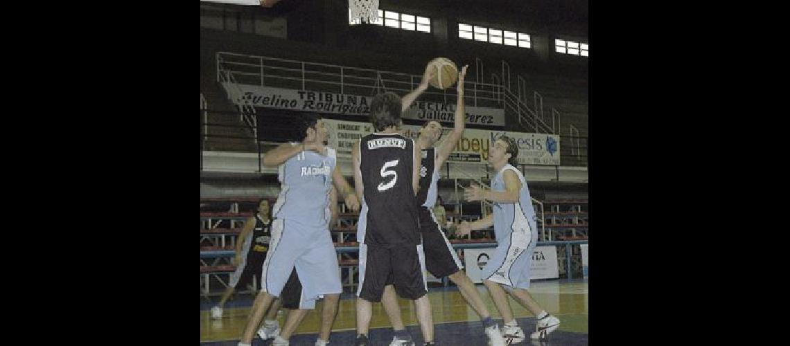 Tras un primer tiempo muy parejo los linqueÃ±os hicieron la diferencia en el tercer cuarto Cartlos RamÃ­rez 