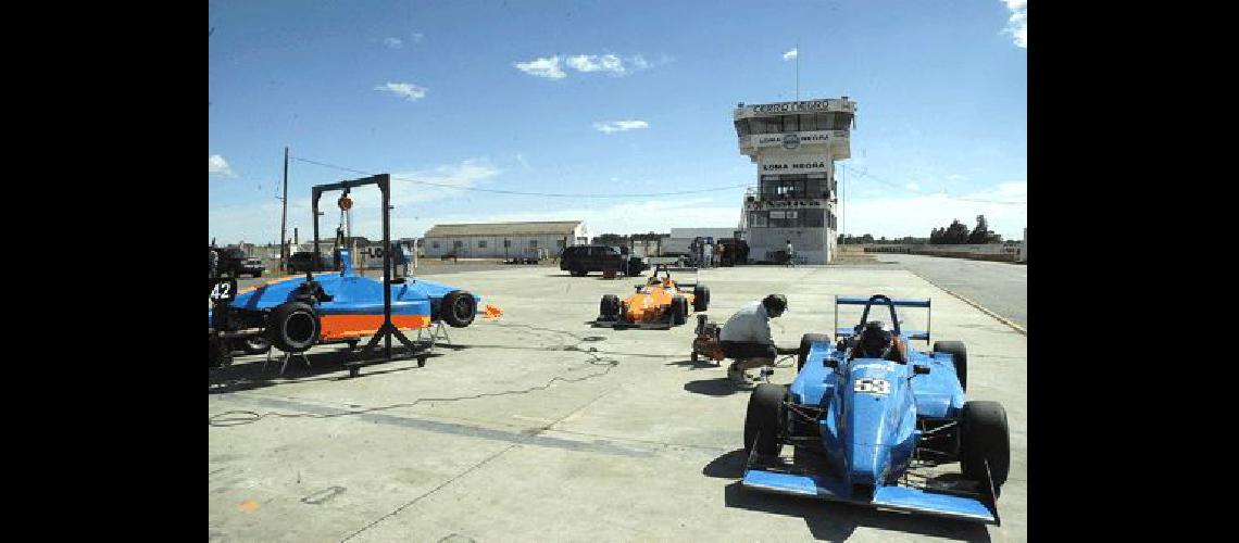 AgustÃ­n Herrera girÃ³ con un auto de FÃ³rmula Renault y sorprendiÃ³ a todos Fotos Carlos RamÃ­rez 