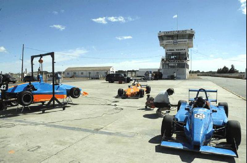 AgustÃ­n Herrera girÃ³ con un auto de FÃ³rmula Renault y sorprendiÃ³ a todos Fotos Carlos RamÃ­rez 