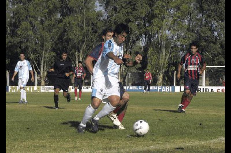 Luego del triunfo en Laprida ante LilÃ�n Ferro Carril Sud debutarÃ� como local el domingo Carlos RamÃ­rez 