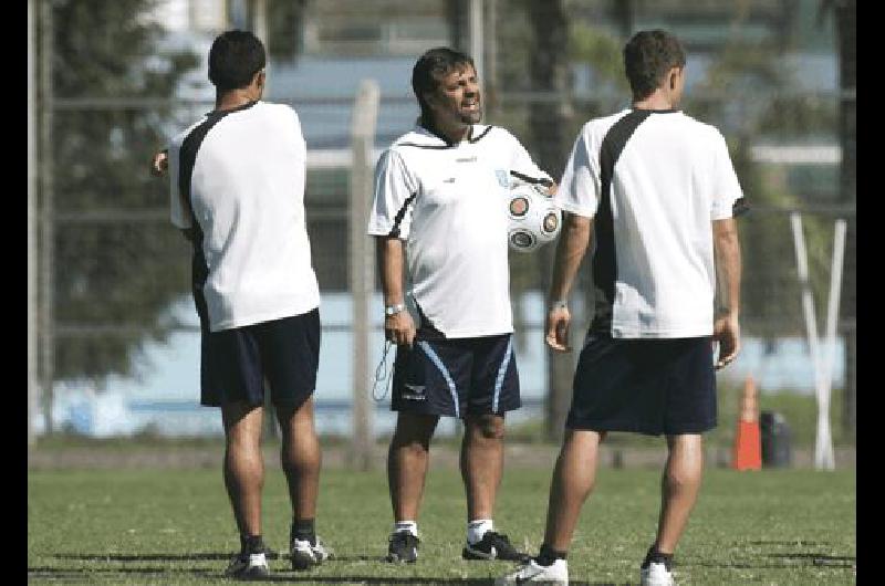 El mediÃtico entrenador dirigiÃ³ ayer su primera prÃctica en La Academia DyN 