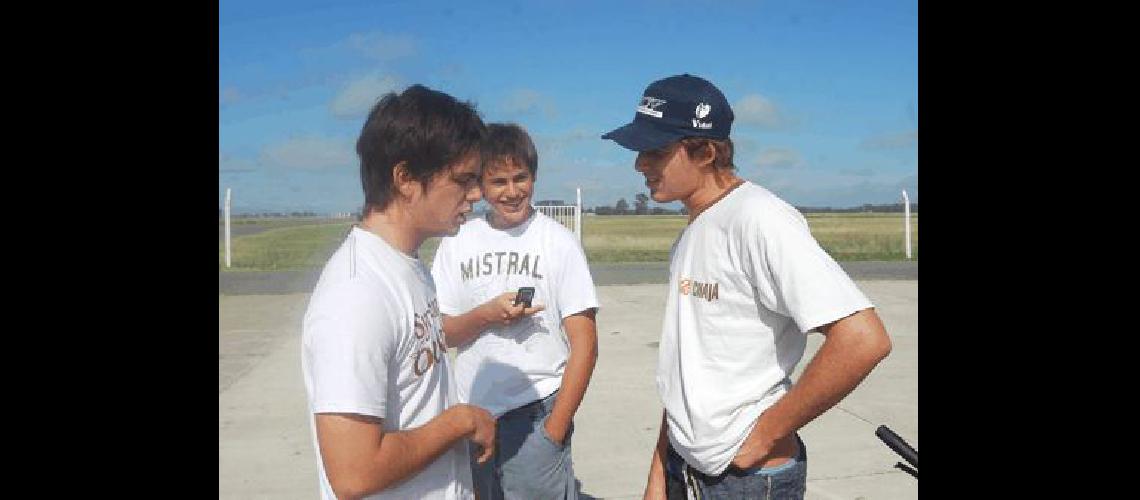 Los primos AgustÃ­n Herrera y NicolÃ�s Romero corren en el Roberto Mouras platense Archivo Fotos Miguelangel 