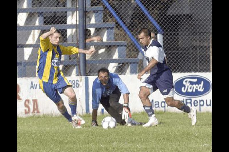 Maximiliano Mayoz anotÃ³ tres goles y fue la figura en la victoria de El FortÃ­n sobre LujÃn Carlos RamÃ­rez 