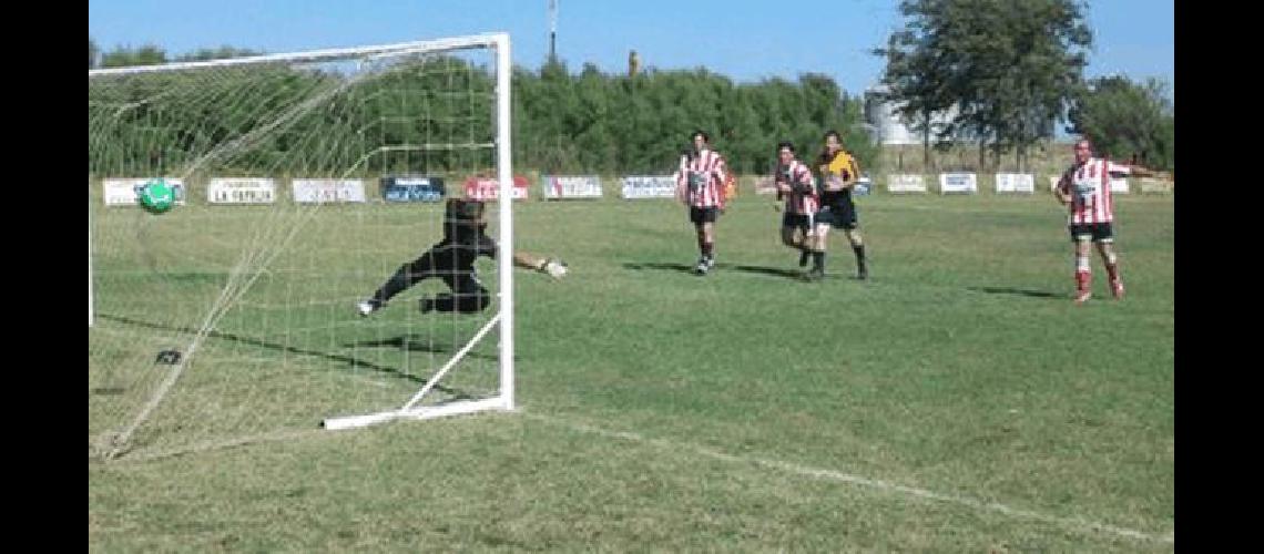 Guillermo Ciappina de penal anotÃ³ uno de los goles de Estudiantes Agencia 