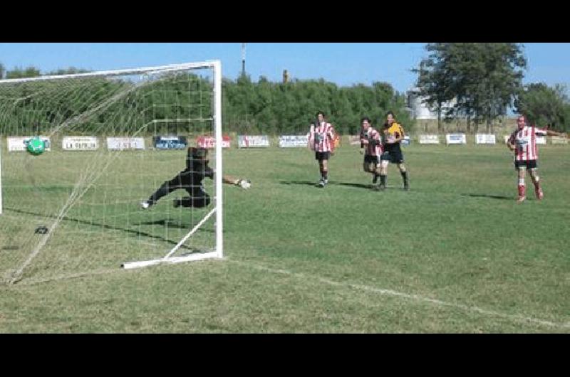 Guillermo Ciappina de penal anotÃ³ uno de los goles de Estudiantes Agencia 