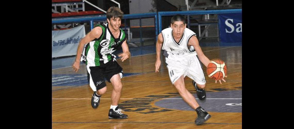 El chaqueÃ±o Franco CÃceres anotÃ³ 10 puntos para el Bata ante los bahienses Lucas Pagano 