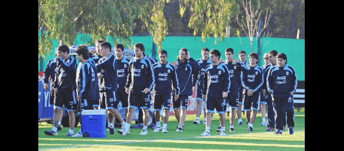 El equipo de Diego Armando Maradona se presentarÃ hoy en cancha de ColÃ³n ante un rival con muy poca historia AFP 