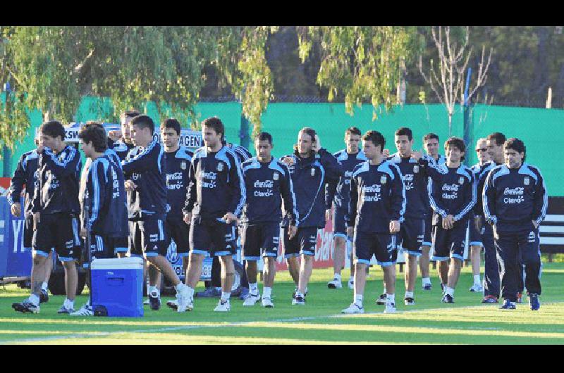 El equipo de Diego Armando Maradona se presentarÃ hoy en cancha de ColÃ³n ante un rival con muy poca historia AFP 