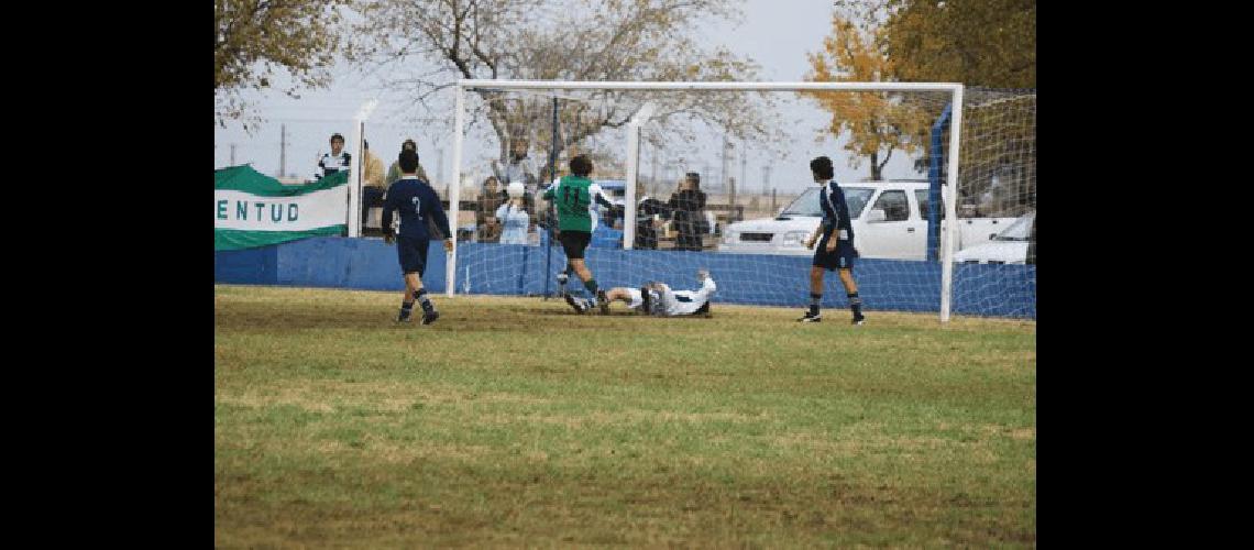 Barracas cayoacute ante Juventud de Laprida