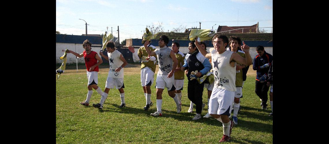 Racing A Club superÃ³ a San MartÃ­n y finalizÃ³ invicto en el Apertura Claudio MartÃ­nez 