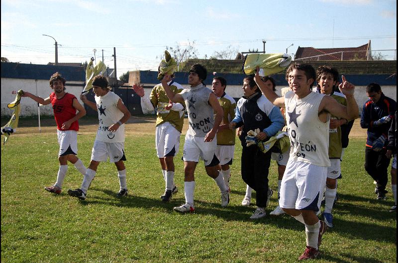 Racing A Club superÃ³ a San MartÃ­n y finalizÃ³ invicto en el Apertura Claudio MartÃ­nez 