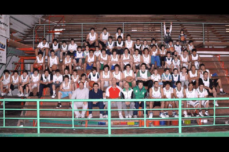 Una gran cantidad de chicos recibieron la capacitaciÃ³n basquetbolÃ­stica de Adolfo RubÃ©n GurÃ­ Perazzo todo un referente del deporte de los cestos Lucas Pagano 