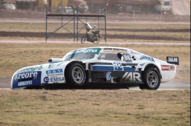 Canapino tiene lo mejor con la Chevy del Dole Racing asistida por su padre Alberto y motorizada por Gardelito FernÃ�ndez Foto gentileza Javier Vijarra 