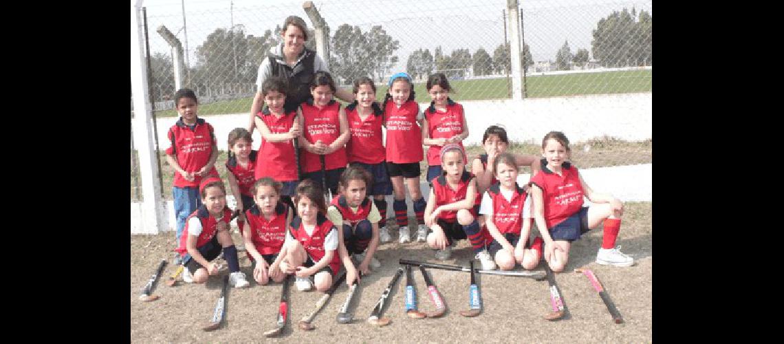 Equipo de hockey de LilÃn de la categorÃ­a menores de 8 aÃ±os 