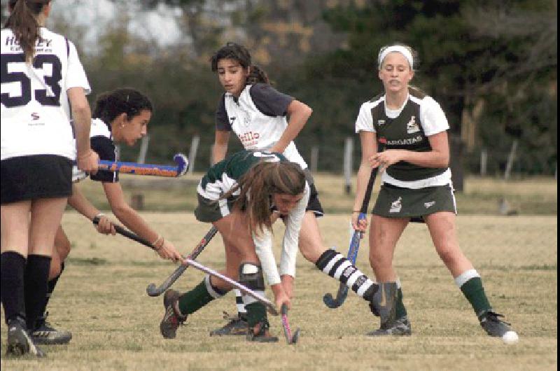 El hockey albinegro sigue formando jugadores Archivo 