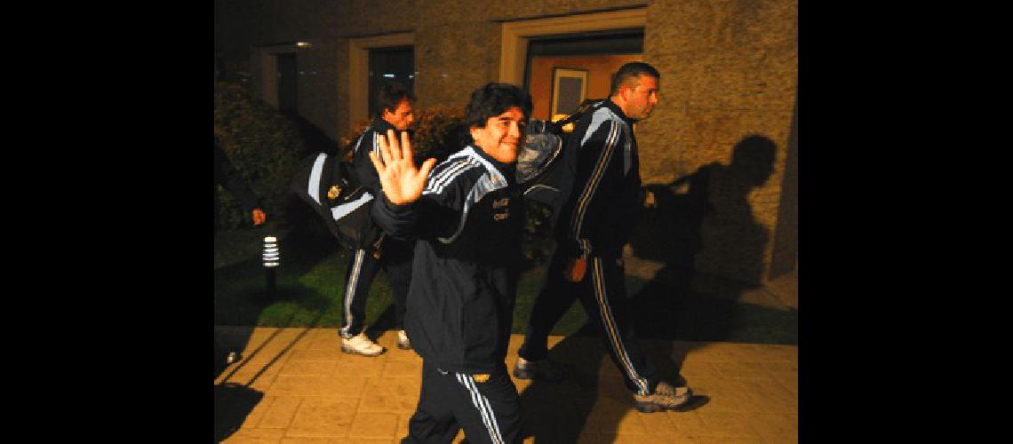 El equipo albiceleste de Maradona arribÃ³ anoche a CÃ³rdoba para jugar ante los africanos DyN 