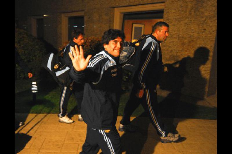 El equipo albiceleste de Maradona arribÃ³ anoche a CÃ³rdoba para jugar ante los africanos DyN 