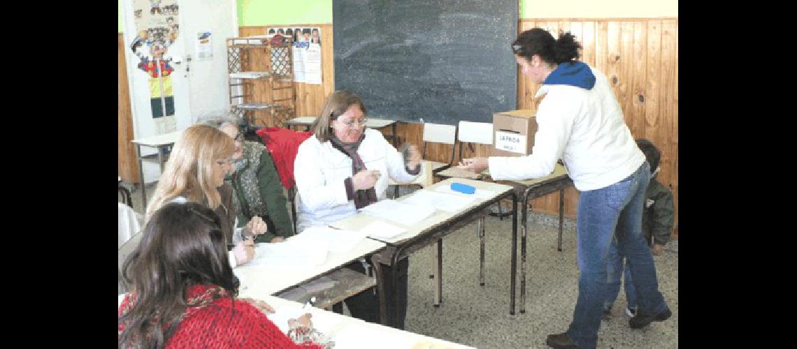 Casi el 90-en-porciento- de los docentes votaron el martes 