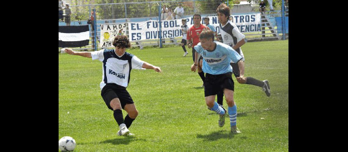 Los pibes que dirige Mario Buceta derrotaron a Azul y ahora deberÃ�n enfrentar a Laprida Fotos Marcelo Kehler 