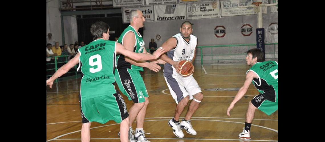 Pueblo Nuevo y Estudiantes se enfrentaron en el Juan Manolio con amplia victoria de los albiverdes Marcelo Kehler 