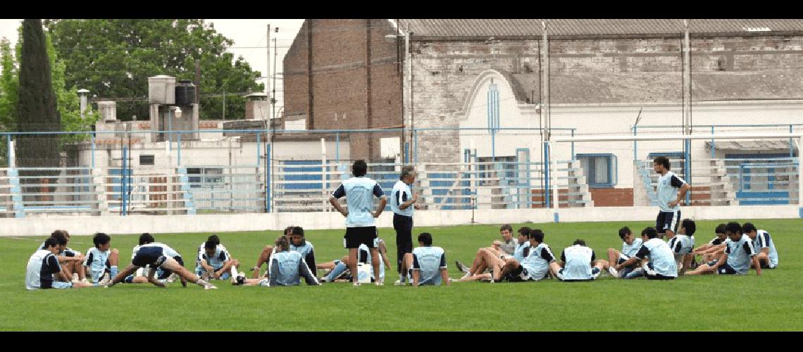 El plantel de Ferro Carril Sud se entrenÃ³ ayer en el estadio luego de la reuniÃ³n con los dirigentes Marcelo Kehler 