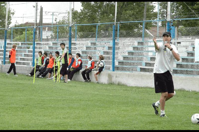 Alejandro Saccone fue el encargado de la clÃ­nica que tuvo lugar en la cancha de Ferro Carril Sud Claudio MartÃ­nez 