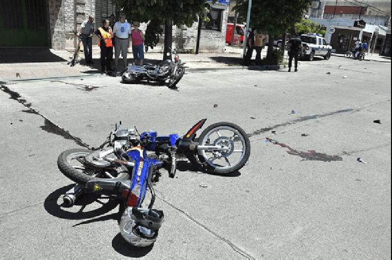 Dos motos chocaron en ColÃ³n y Laprida Lucas Pagano 