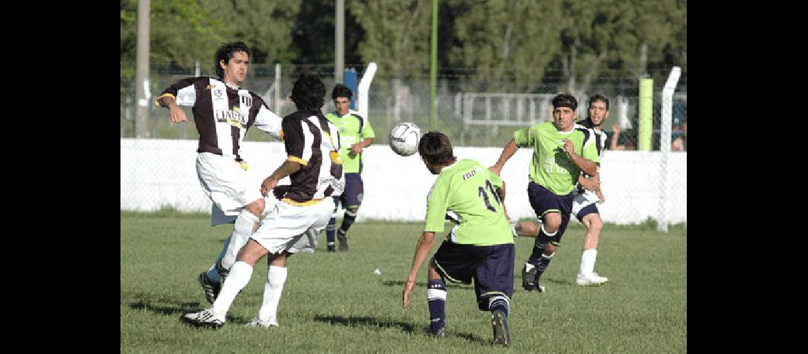 Jorge Newbery le ganÃ³ a Embajadores y logrÃ³ asÃ­ una importante ventaja Claudio MartÃ­nez 